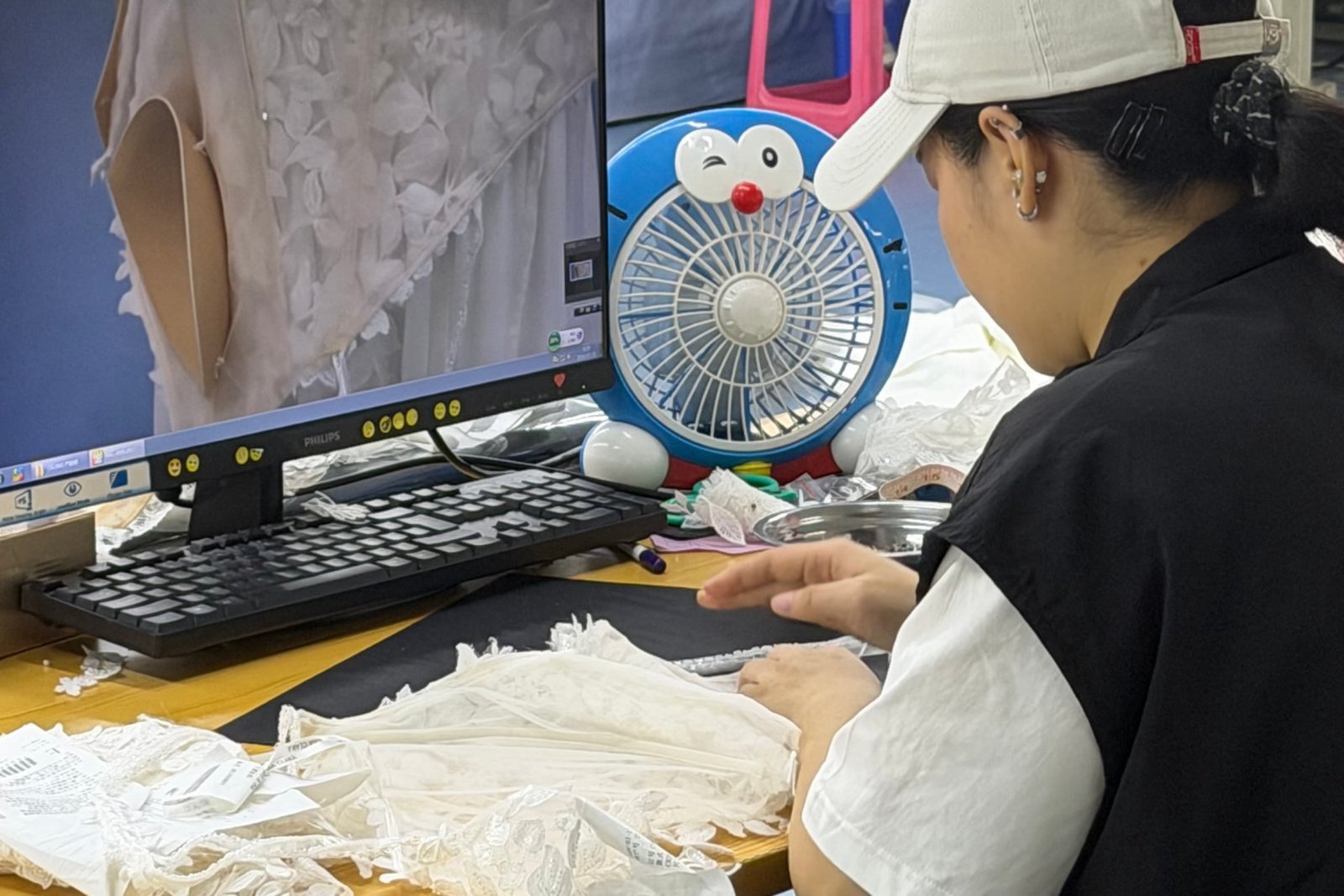 bodice appliqu&eacute; wedding dress inspection